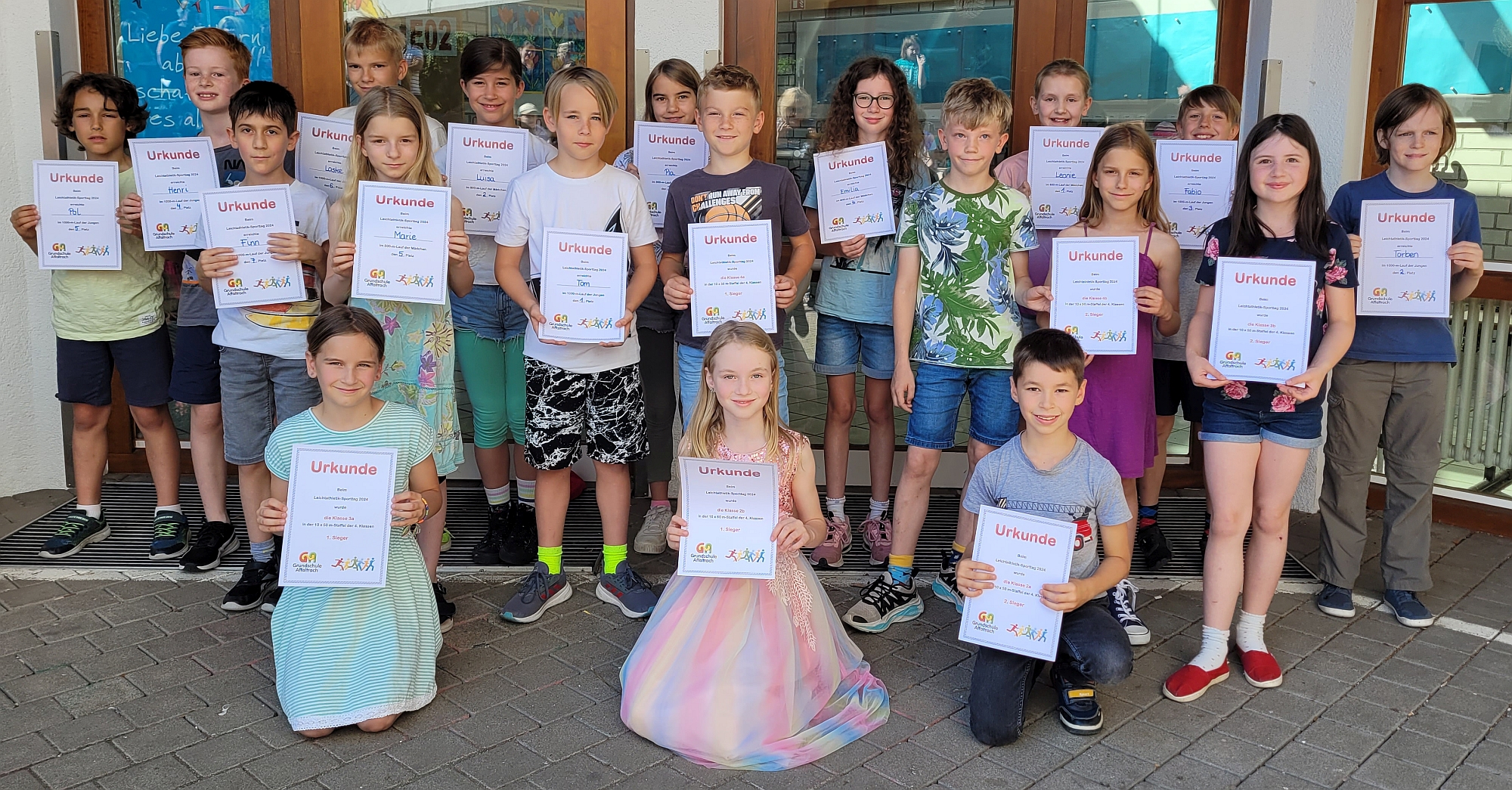 Foto mit Gewinnern der Urkunden